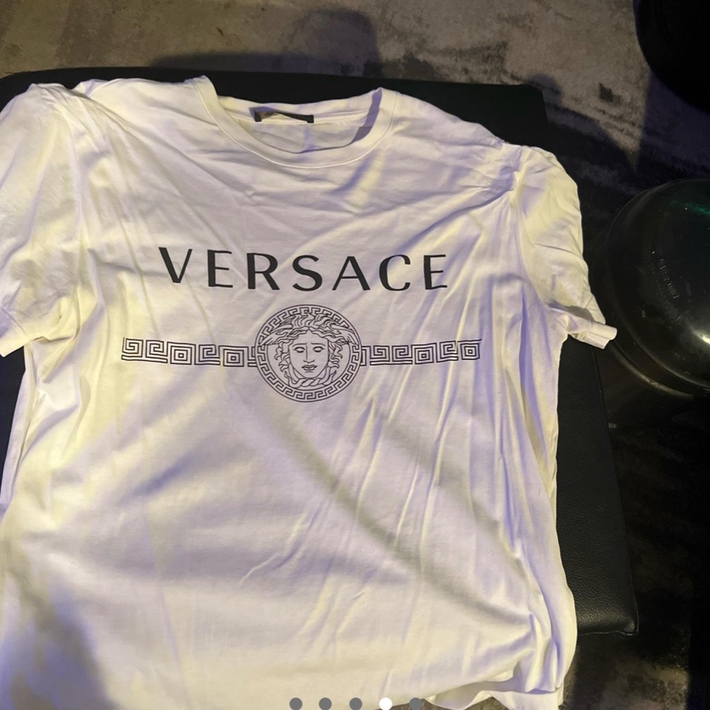 Versace - Picture 3 of 4